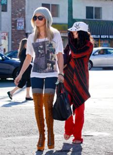 Vanessa Hudgens feet photo thumbnail