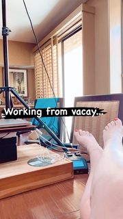 Tori Spelling feet photo thumbnail