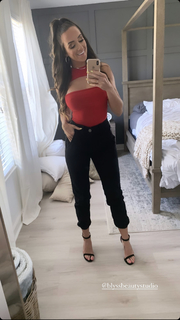 Chelsea Green feet photo thumbnail