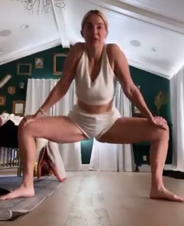 Gabbie Hanna feet photo thumbnail