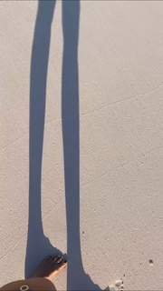 Elle Macpherson feet photo thumbnail