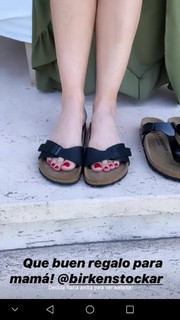Carolina Ardohain feet photo thumbnail