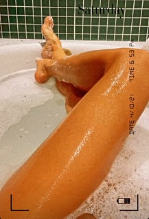 Izabel Goulart feet photo thumbnail