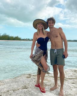 Christie Brinkley feet photo thumbnail