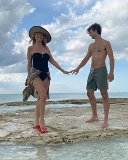 Christie Brinkley feet photo thumbnail
