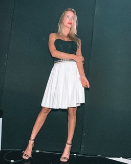 Nicole Neumann feet photo thumbnail