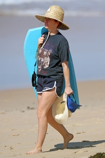 Isla Fisher feet photo thumbnail