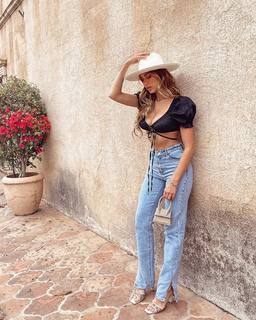 Kara Del Toro feet photo thumbnail