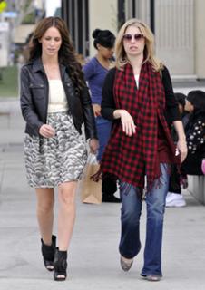 Jennifer Love Hewitt feet photo thumbnail