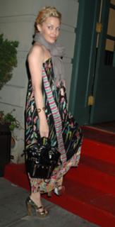 Kylie Minogue feet photo thumbnail