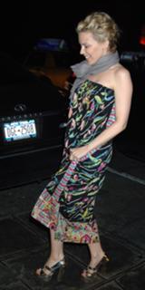 Kylie Minogue feet photo thumbnail