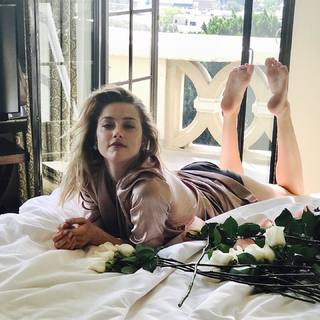 Amber Heard feet photo thumbnail