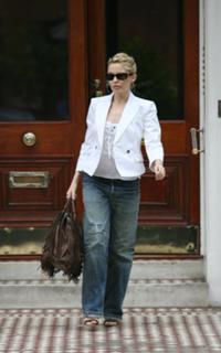 Kylie Minogue feet photo thumbnail