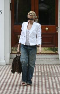 Kylie Minogue feet photo thumbnail