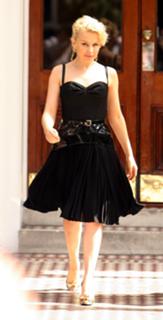 Kylie Minogue feet photo thumbnail