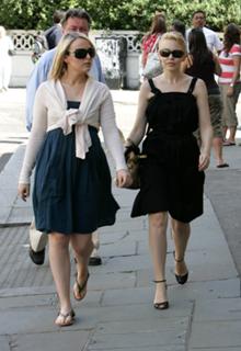 Kylie Minogue feet photo thumbnail