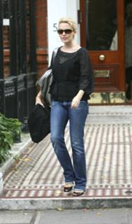 Kylie Minogue feet photo thumbnail