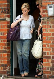 Kylie Minogue feet photo thumbnail
