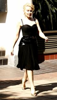 Kylie Minogue feet photo thumbnail