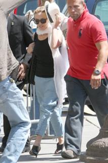 Kylie Minogue feet photo thumbnail