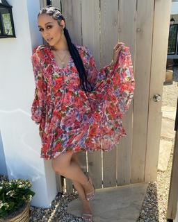 Tia Mowry feet photo thumbnail