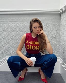 Xenia Tchoumitcheva feet photo thumbnail