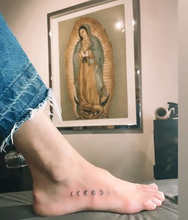 Nicole Neumann feet photo thumbnail