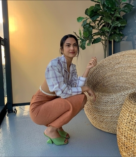 Camila Mendes feet photo thumbnail