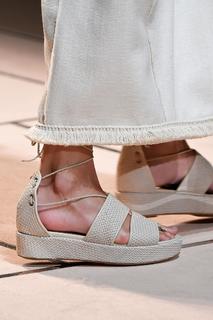 Taylor Hill feet photo thumbnail