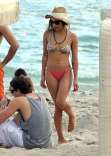 Zoë Kravitz feet photo thumbnail
