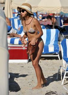 Zoë Kravitz feet photo thumbnail