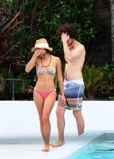 Zoë Kravitz feet photo thumbnail