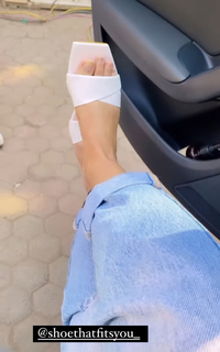 Hina Khan feet photo thumbnail