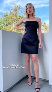 Olivia Holt feet photo thumbnail