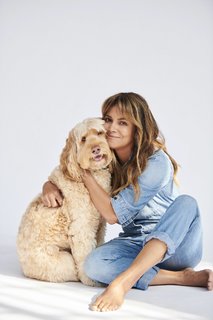 Halle Berry feet photo thumbnail