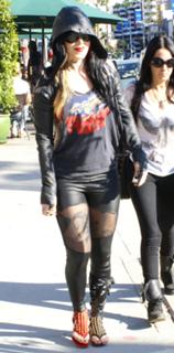 Katherine von Drachenberg feet photo thumbnail