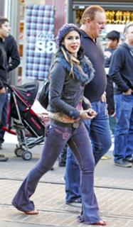 Katherine von Drachenberg feet photo thumbnail