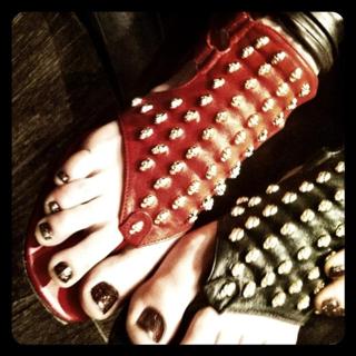Katherine von Drachenberg feet photo thumbnail