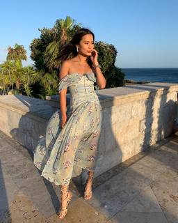 Jamie Chung feet photo thumbnail