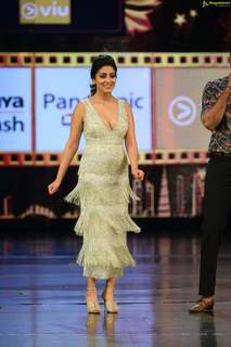 Shriya Saran feet photo thumbnail
