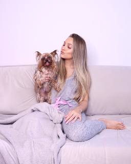 Carla Diaz feet photo thumbnail