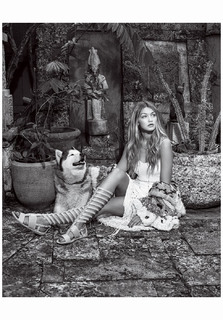 Gigi Hadid feet photo thumbnail