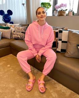 Chiara Ferragni feet photo thumbnail