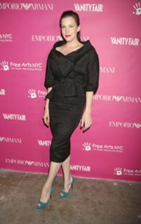Liv Tyler feet photo thumbnail