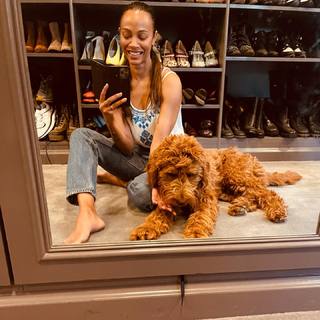 Zoe Saldana feet photo thumbnail