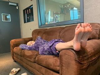 Kyle Unfug feet photo thumbnail