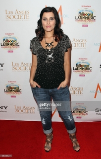 Nelly Furtado feet photo thumbnail