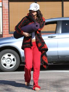 Vanessa Hudgens feet photo thumbnail