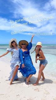 Christie Brinkley feet photo thumbnail
