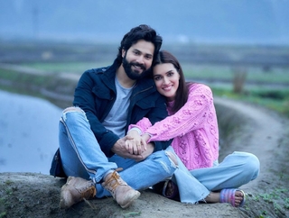 Kriti Sanon feet photo thumbnail